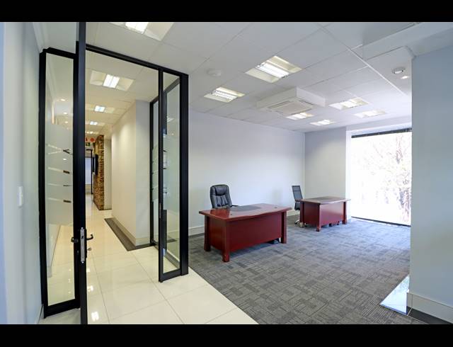 540M² OFFICE TO LET IN PARKMORE